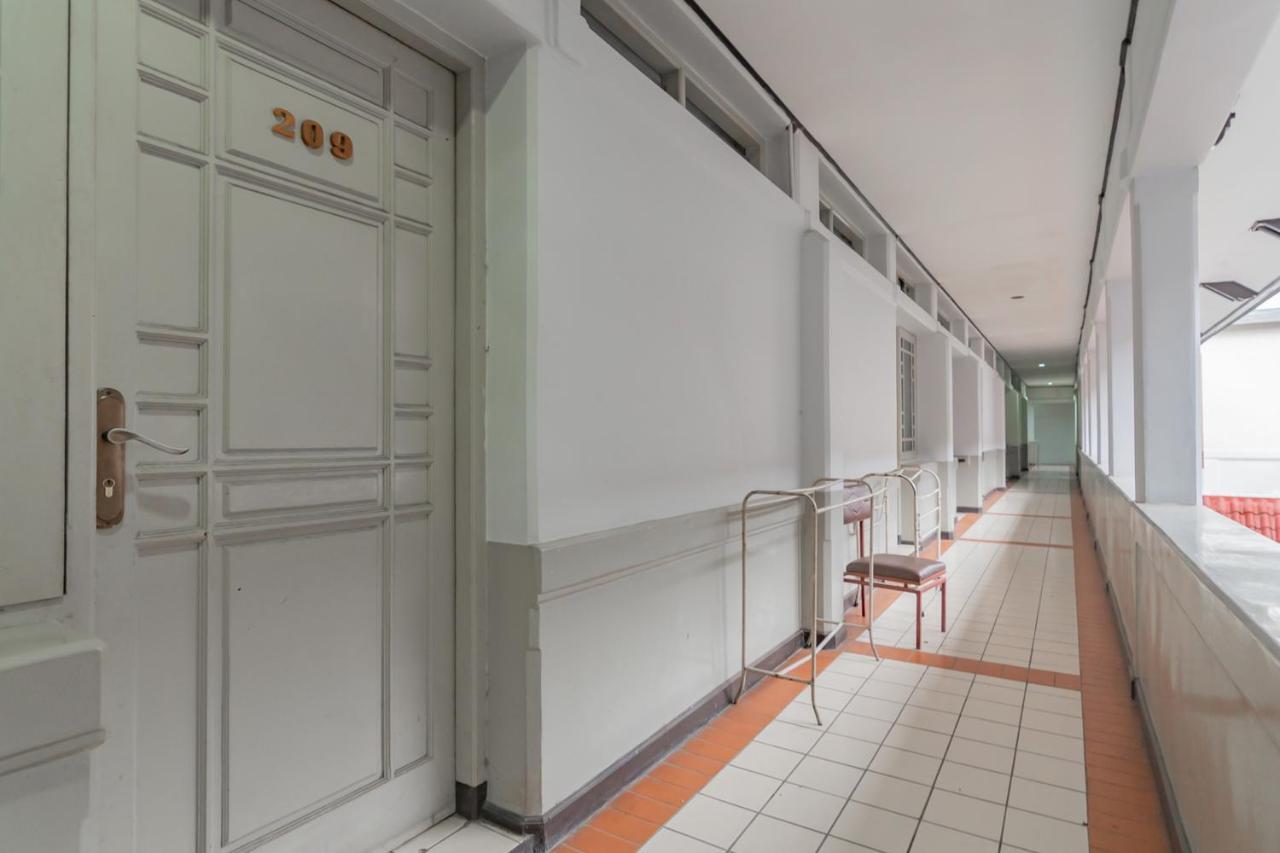 Koolkost Near Bandung Station Hotel Ngoại thất bức ảnh